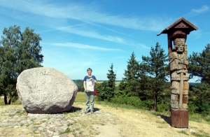 Litwa: Na Józefowej Górze (lit. Juozapinės kalnas, 292,7 m n.p.m., 54°31′38″N, 25°37′10″E), trzecim pod względem wysokości wzniesieniu Litwy,